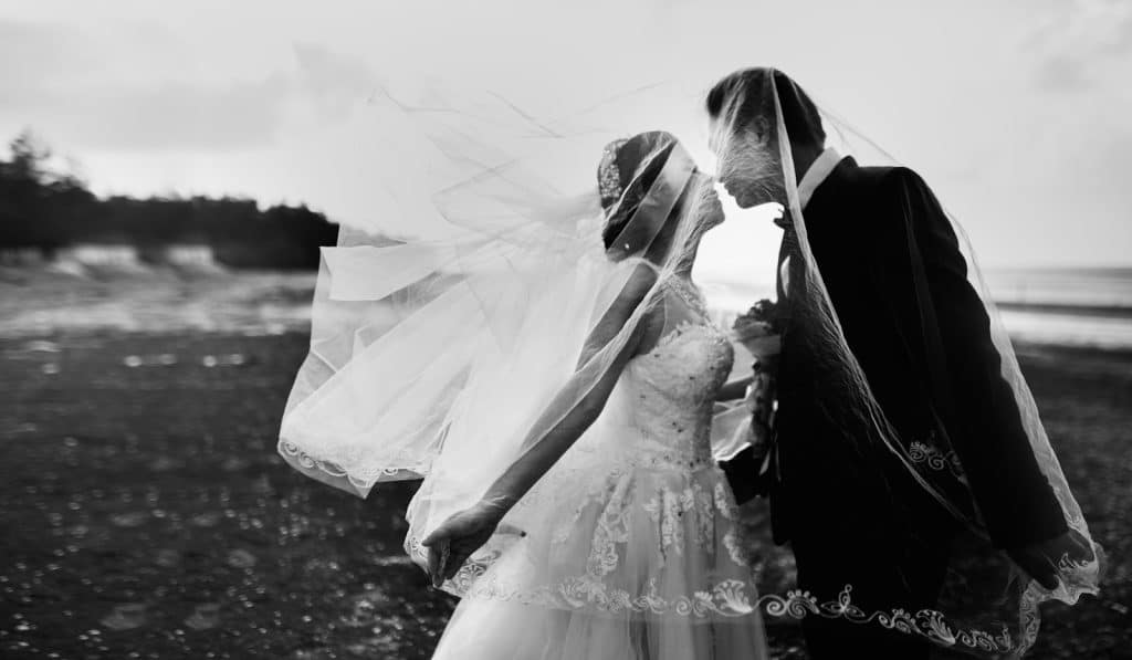 ways to save money on wedding