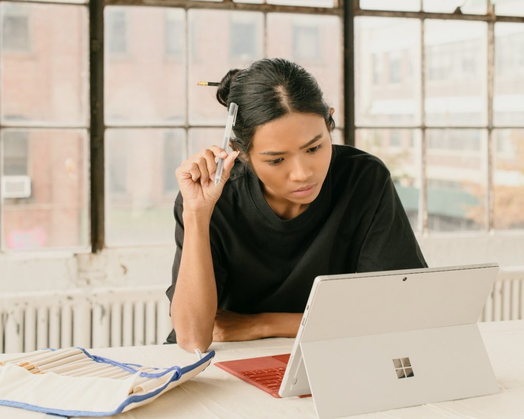 how to do a digital declutter for productivity